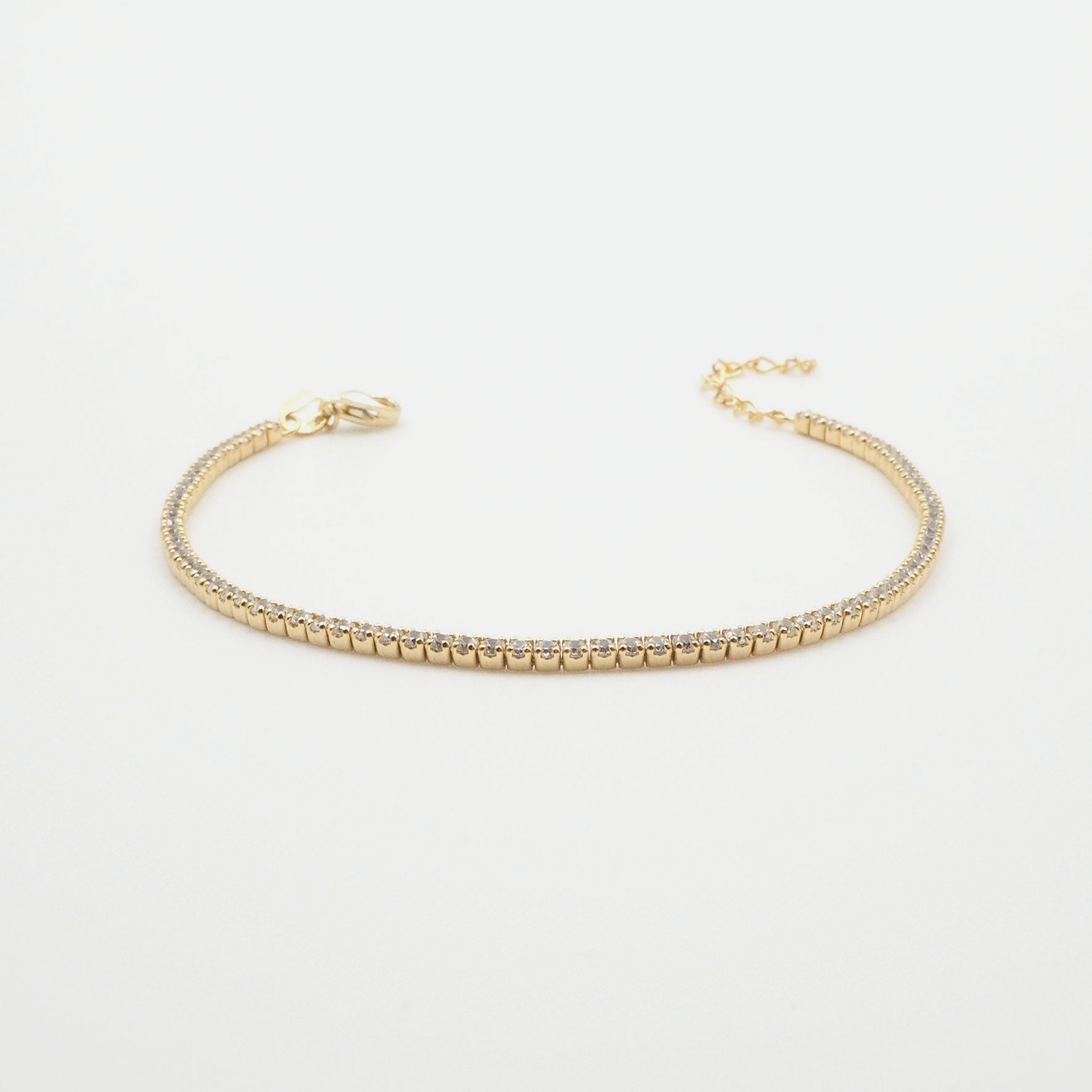 Silber Armbaender fuer Damen jetzt kaufen in unserem Onlineshop oder vor Ort in unserer Filiale in Basel